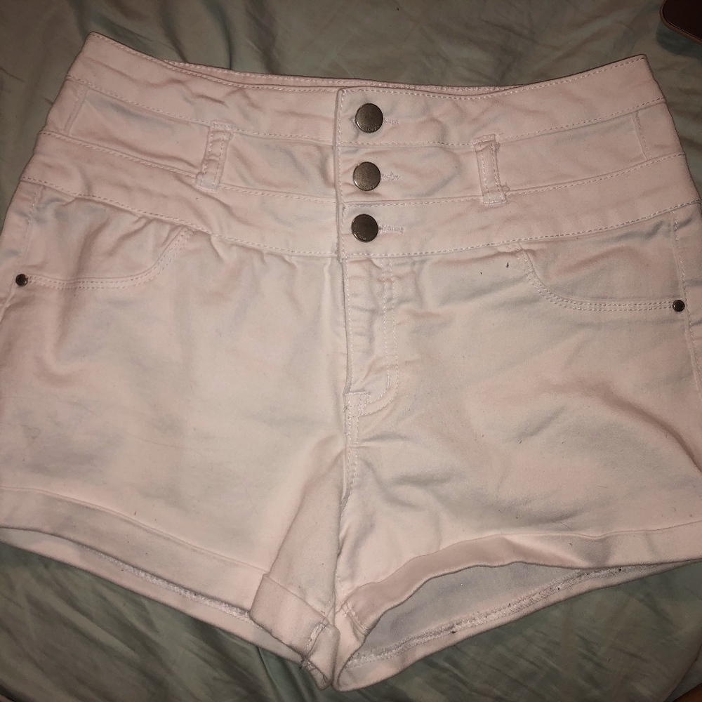 white high-waisted jean shorts